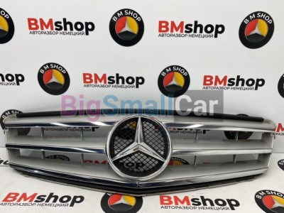 Решетка радиатора Mercedes C350 2012 W204 276.957 А2048801923 - купить Александровке